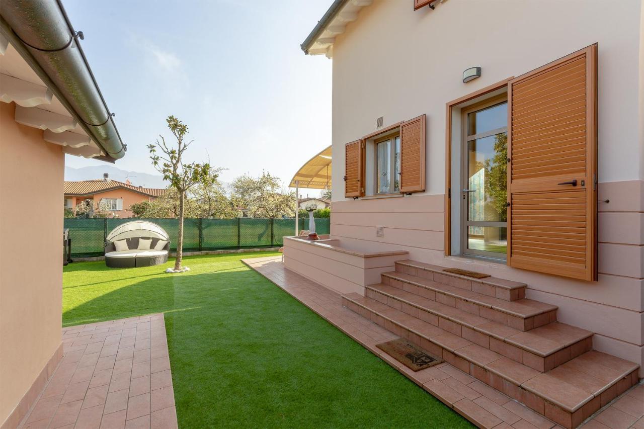 Villino Esse, Libero Su 4 Lati Piu Dependance Nel Cuore Della Versilia Marina di Pietrasanta Exterior photo