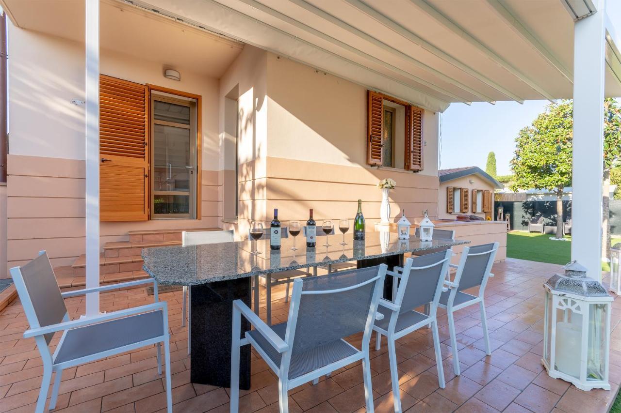 Villino Esse, Libero Su 4 Lati Piu Dependance Nel Cuore Della Versilia Marina di Pietrasanta Exterior photo