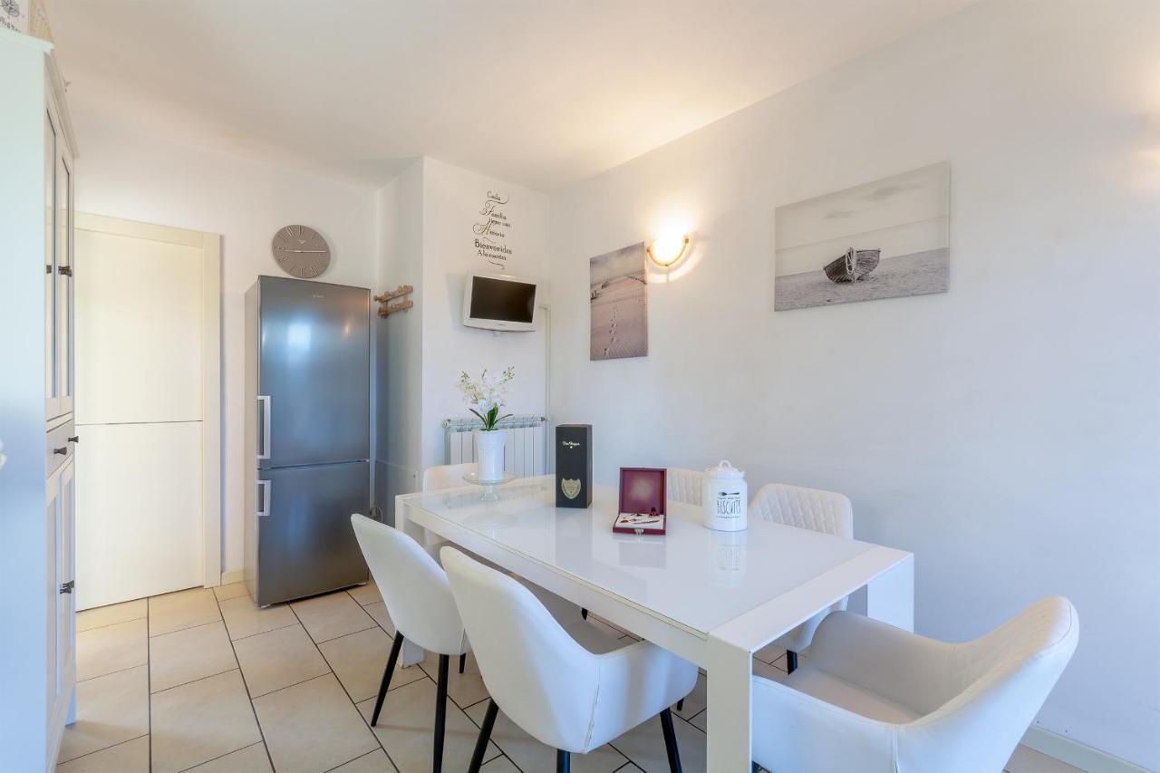 Villino Esse, Libero Su 4 Lati Piu Dependance Nel Cuore Della Versilia Marina di Pietrasanta Exterior photo